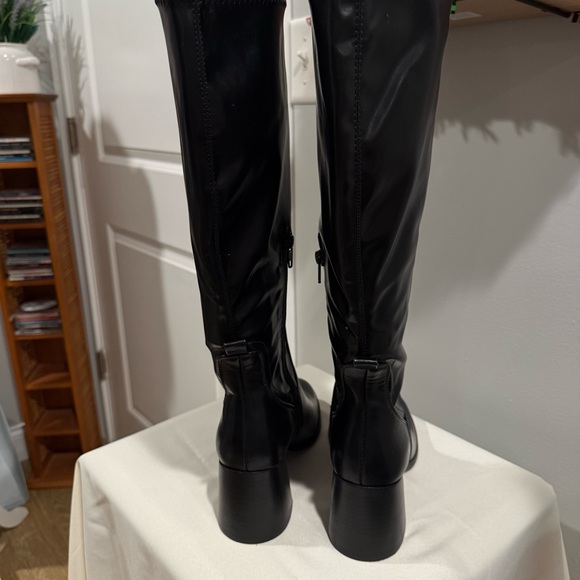 Topshop Knee High Boots w/side zipper and block heel - Picture 4 of 16